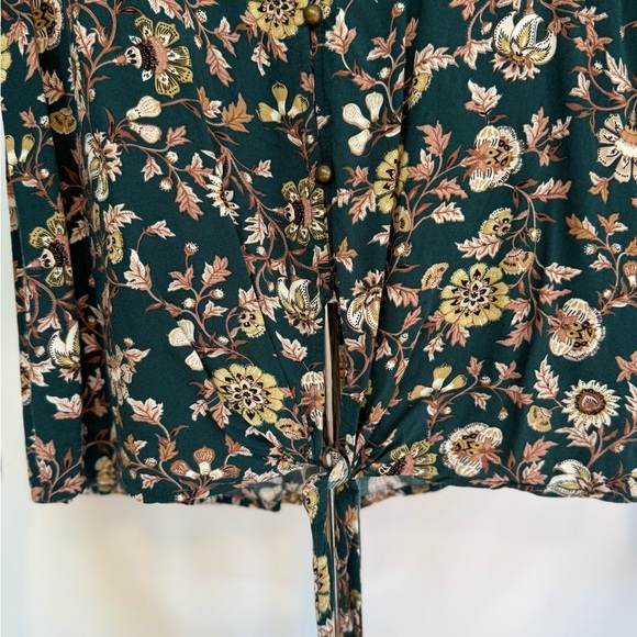 Live To Be Spoiled Green Floral Button Front Tie-Hem Blouse – Size S Boho Style - Picture 2 of 9
